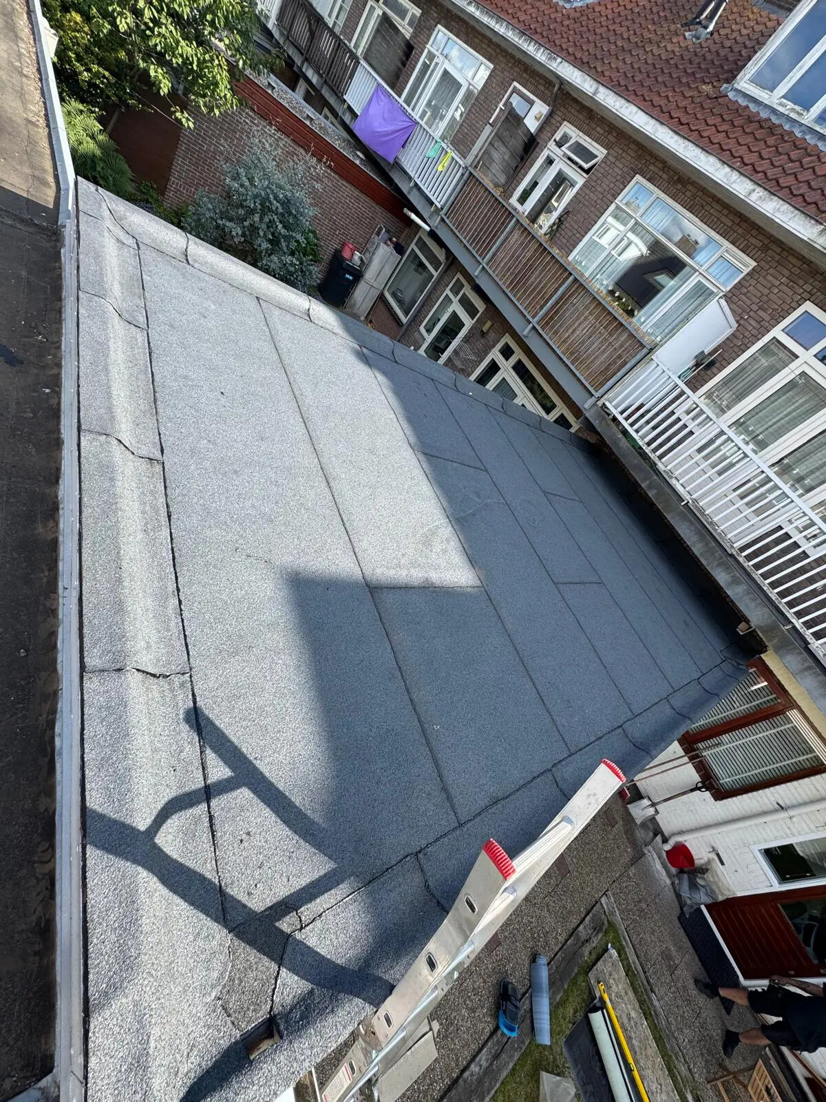 Nieuwe bitumen daklaag in de Leidsebuurt – Dakservice Van der Meer