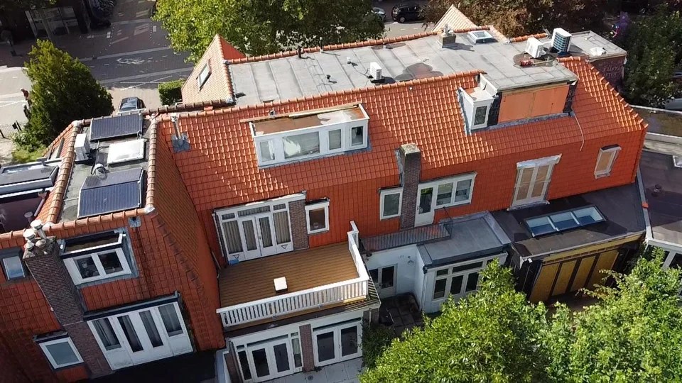 Pannendak met dakkapellen, gezien vanaf de straatzijde – Heemstede