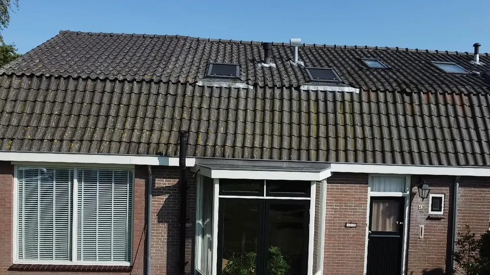 Front of the original tiled roof in Zwaanshoek